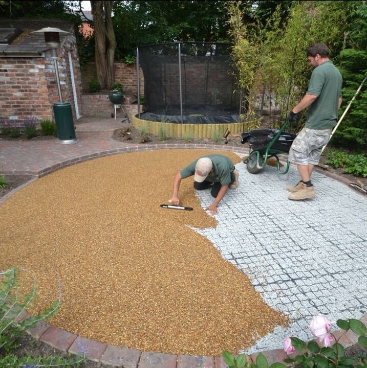 Istruzioni per la posa di un tappeto in pietra